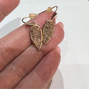 Kendra Scott Kate Arrowhead drop earrings. Rose  gold/rose gold drusy.